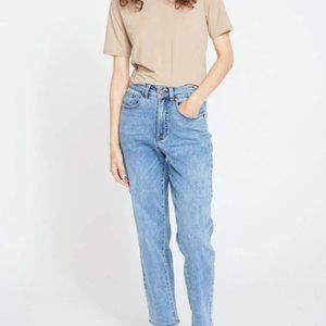 Size 18 Universal Standard Dylan High-Rise Tapered Jeans in Classic Washed Blue